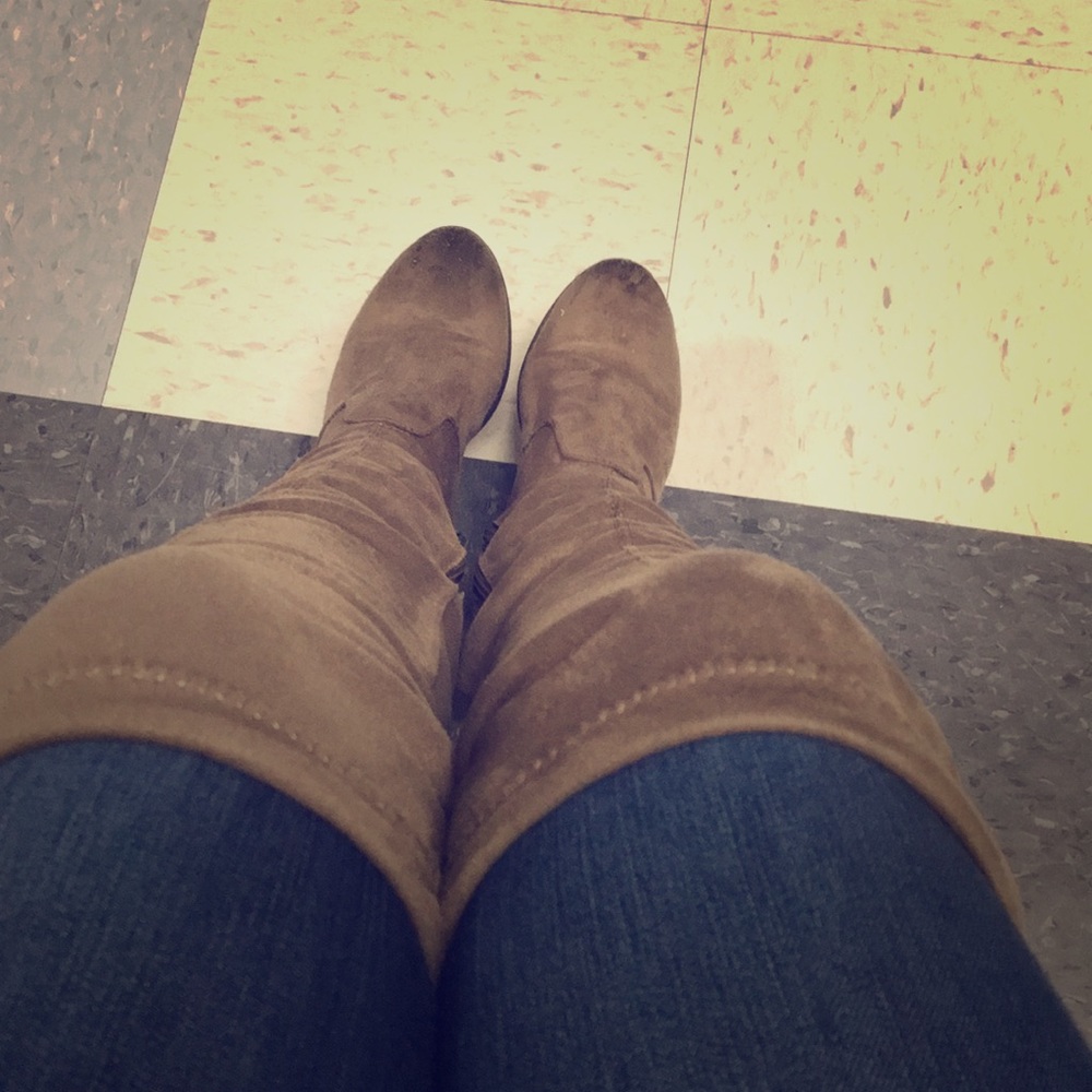 Knee higher boots